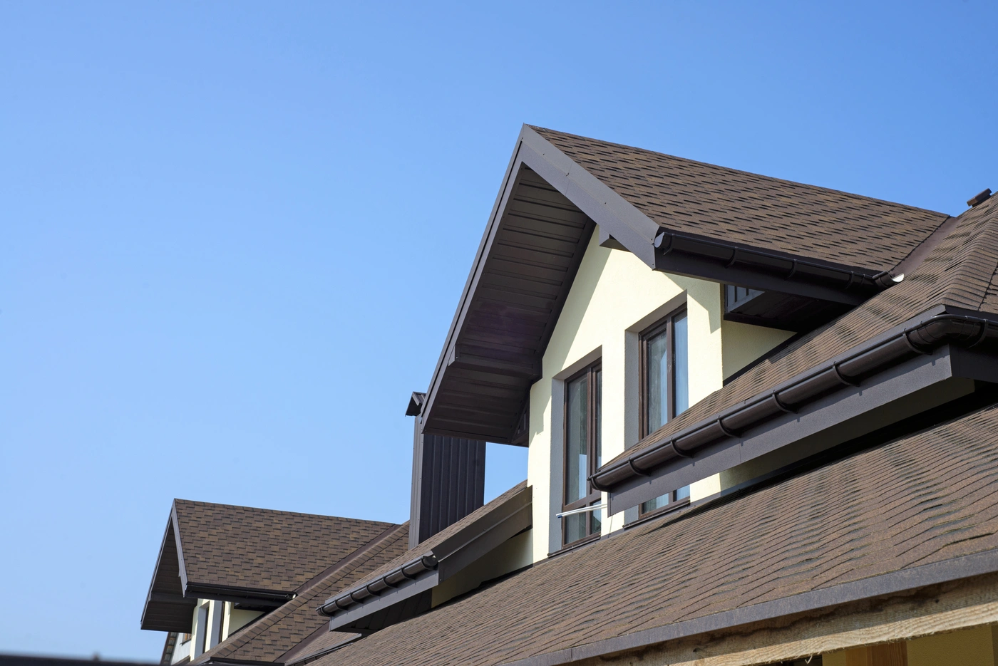 Brown roof shingles installed on home in Conshohocken PA