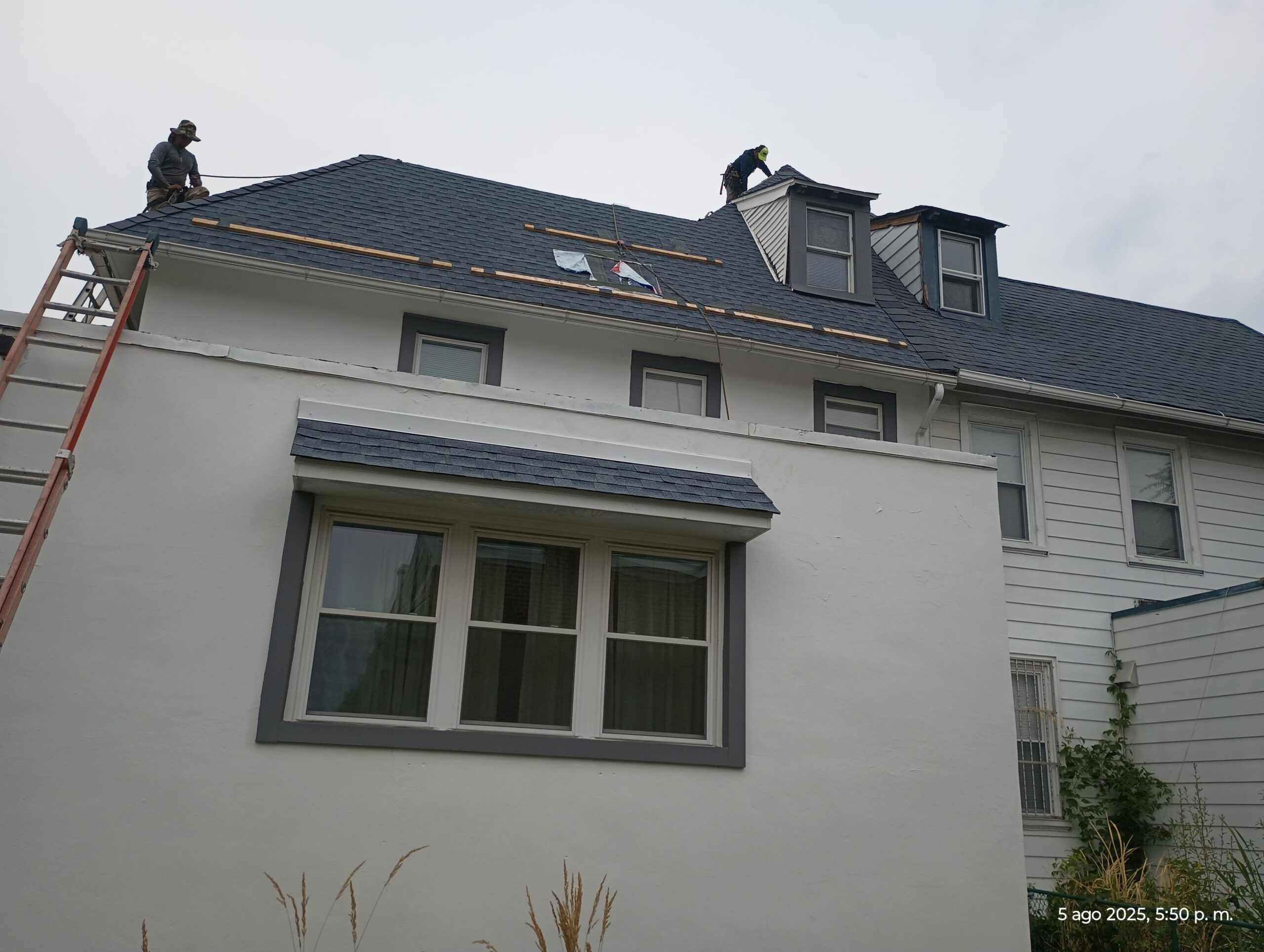 crew shingling dormer stucco victorian philadelphia pa 01